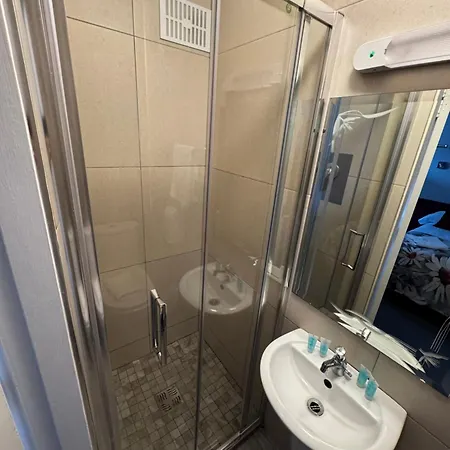 Tralee Holiday Lodge Отель *