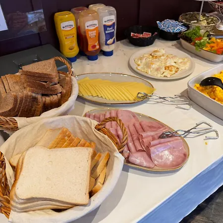 Отель Tralee Holiday Lodge Трали